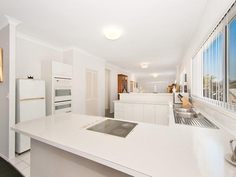 32 Petrel Avenue, Mermaid Beach QLD 4218