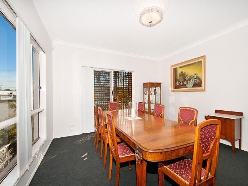 32 Petrel Avenue, Mermaid Beach QLD 4218