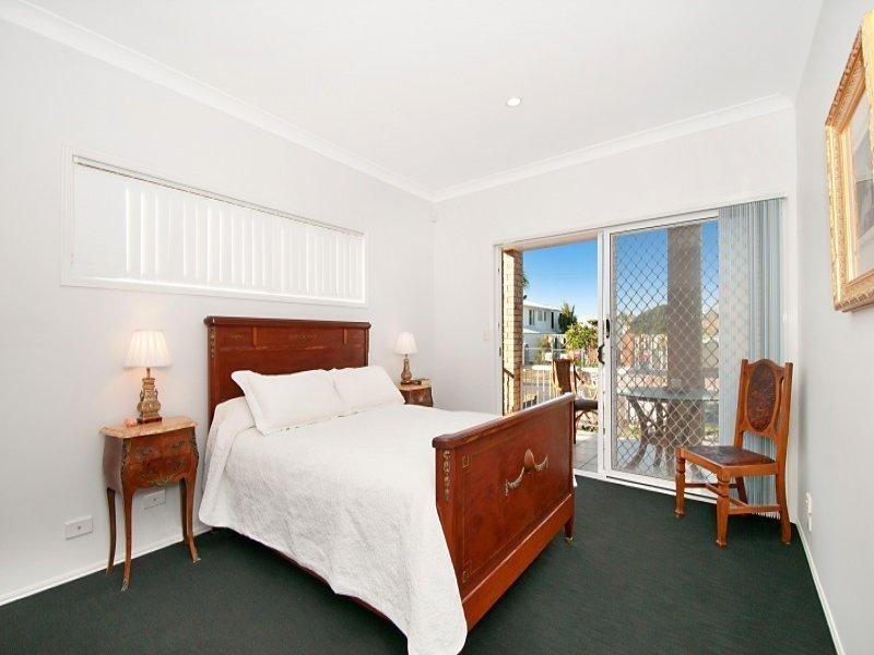 32 Petrel Avenue, Mermaid Beach QLD 4218