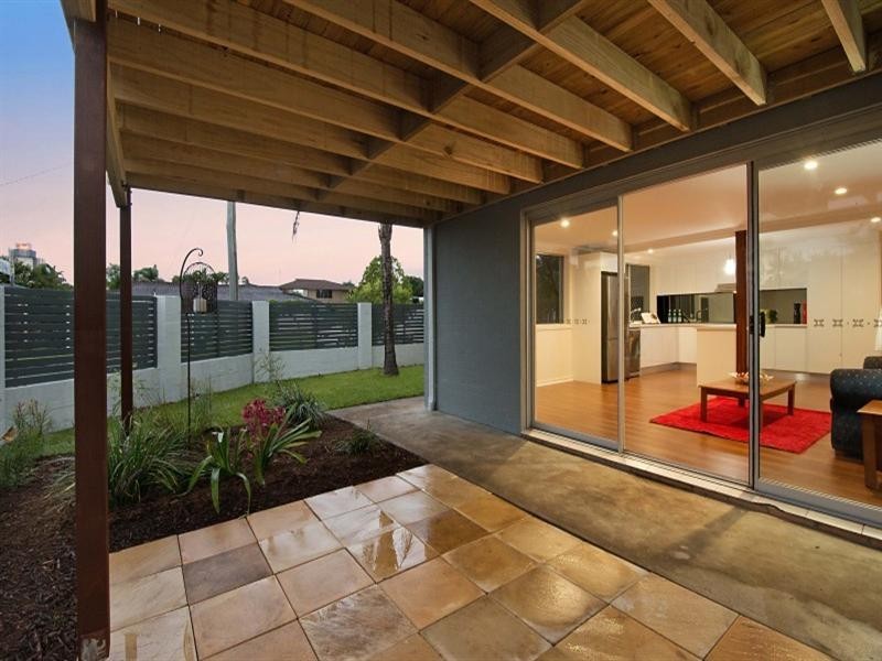 23 Ilkinia Avenue, Broadbeach Waters QLD 4218