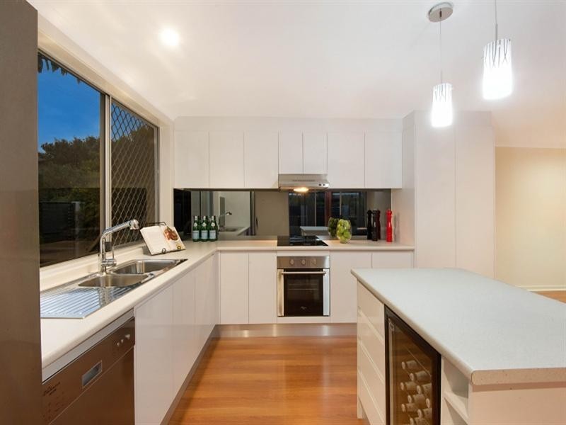 23 Ilkinia Avenue, Broadbeach Waters QLD 4218