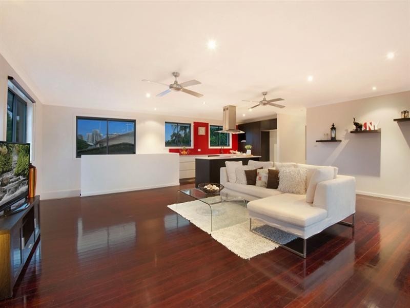 23 Ilkinia Avenue, Broadbeach Waters QLD 4218