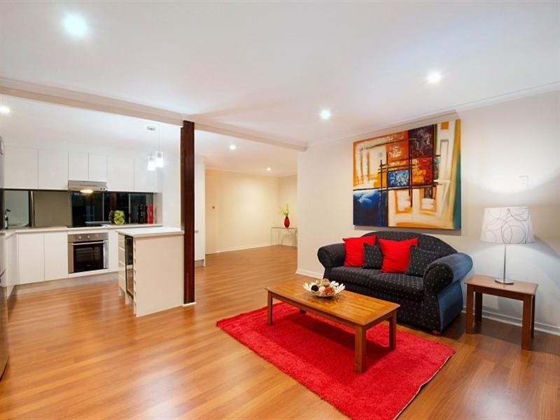 23 Ilkinia Avenue, Broadbeach Waters QLD 4218