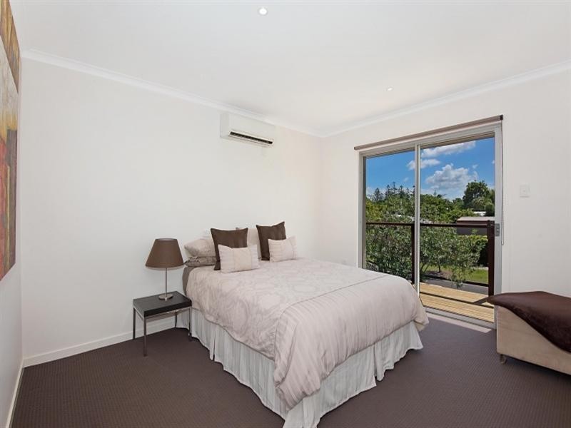 23 Ilkinia Avenue, Broadbeach Waters QLD 4218