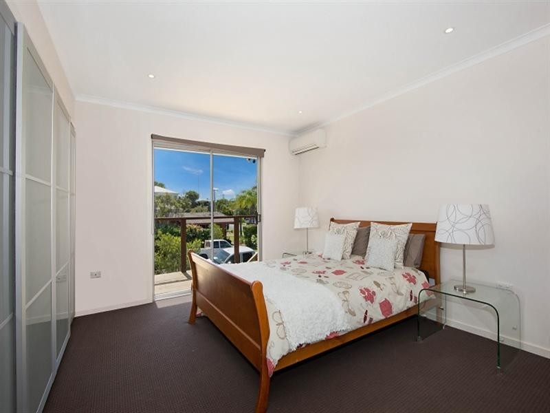 23 Ilkinia Avenue, Broadbeach Waters QLD 4218