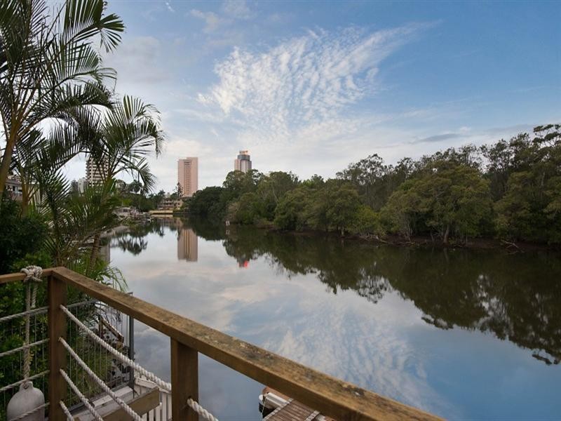 2 Savoy Drive, Broadbeach Waters QLD 4218