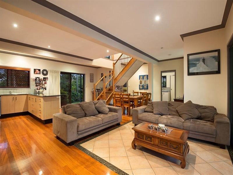 2 Savoy Drive, Broadbeach Waters QLD 4218