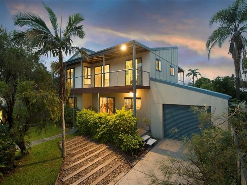 2 Savoy Drive, Broadbeach Waters QLD 4218