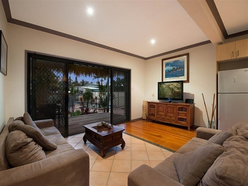 2 Savoy Drive, Broadbeach Waters QLD 4218