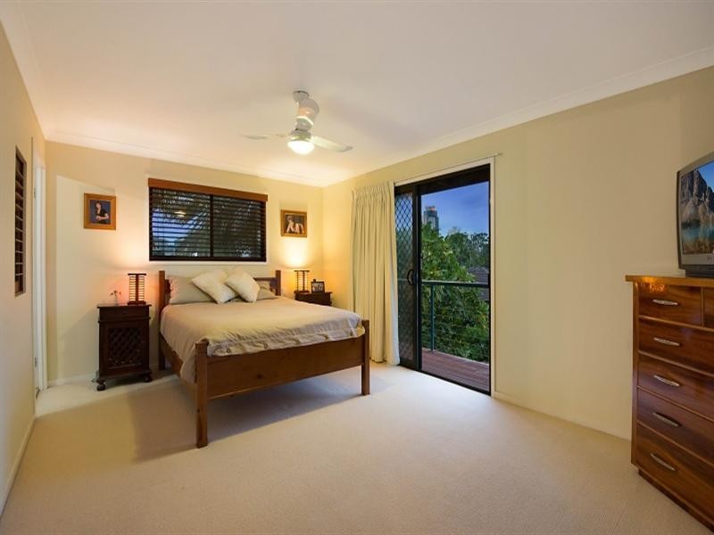 2 Savoy Drive, Broadbeach Waters QLD 4218