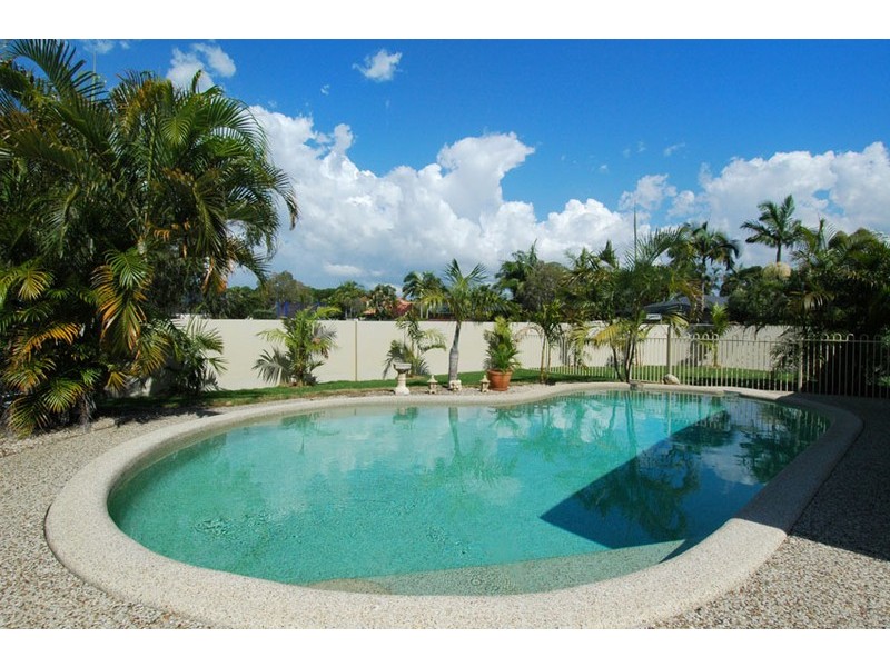 2 Karratha Court, Mermaid Waters QLD 4218