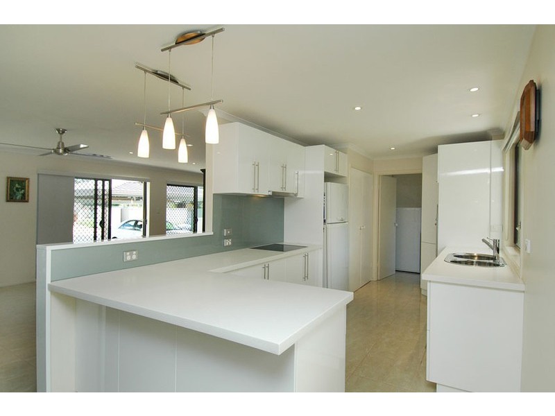 2 Karratha Court, Mermaid Waters QLD 4218