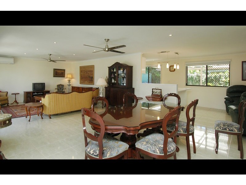 2 Karratha Court, Mermaid Waters QLD 4218