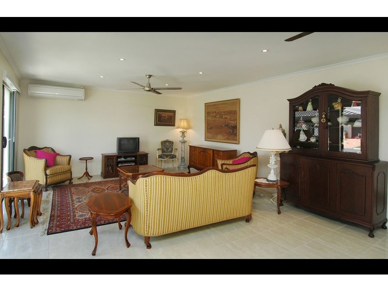 2 Karratha Court, Mermaid Waters QLD 4218