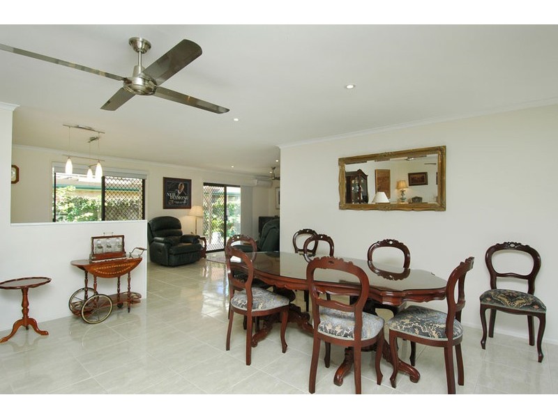 2 Karratha Court, Mermaid Waters QLD 4218