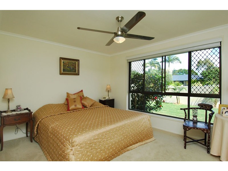 2 Karratha Court, Mermaid Waters QLD 4218