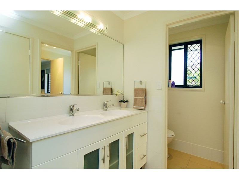 2 Karratha Court, Mermaid Waters QLD 4218