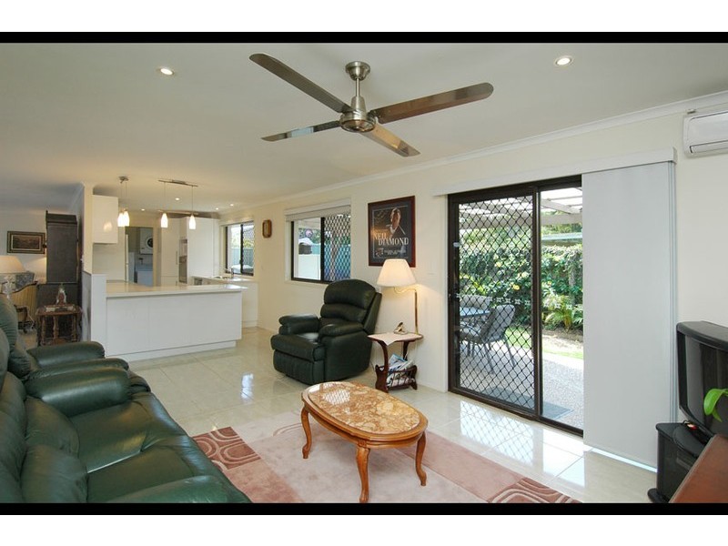 2 Karratha Court, Mermaid Waters QLD 4218