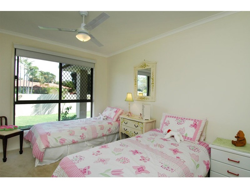 2 Karratha Court, Mermaid Waters QLD 4218