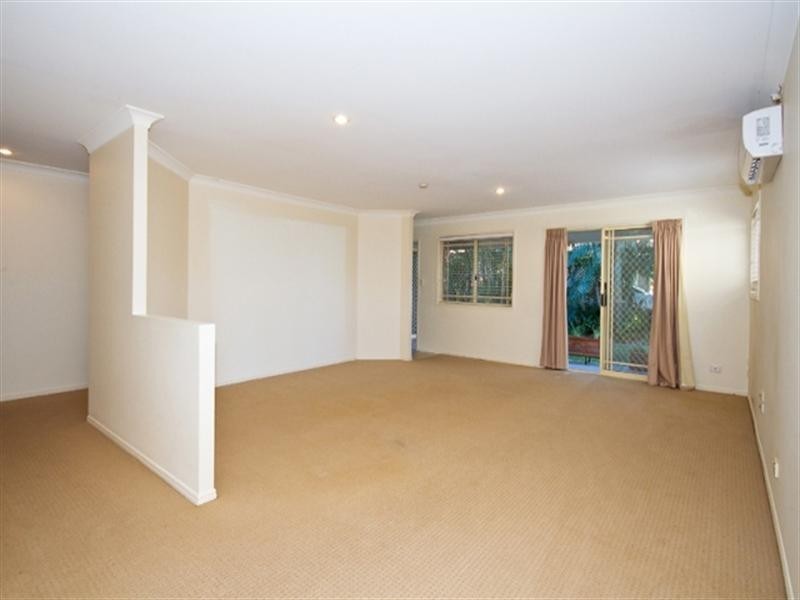 2/98 Johnston Street, Southport QLD 4215