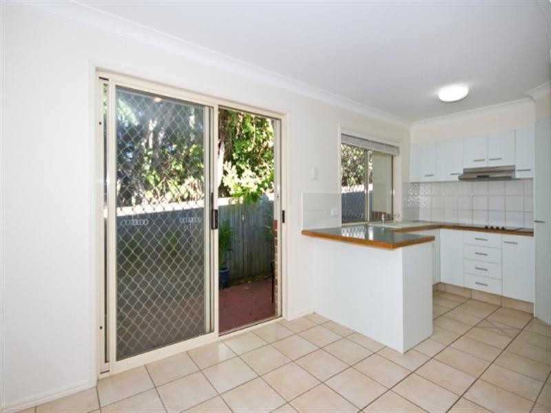 2/98 Johnston Street, Southport QLD 4215