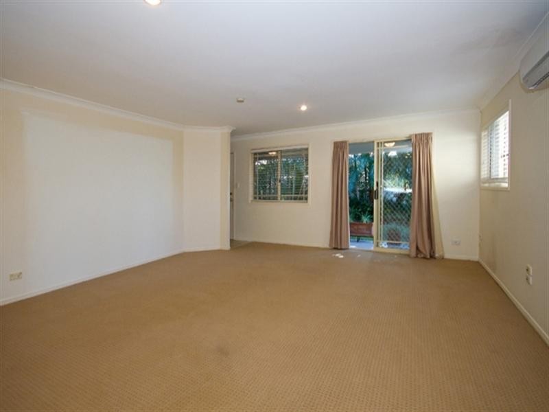 2/98 Johnston Street, Southport QLD 4215