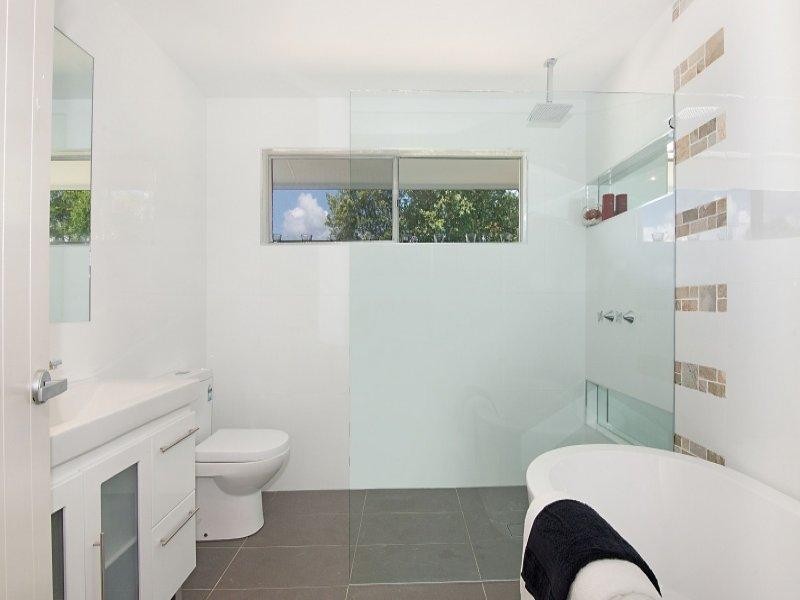 1/23 Ilkina Avenue, Broadbeach Waters QLD 4218