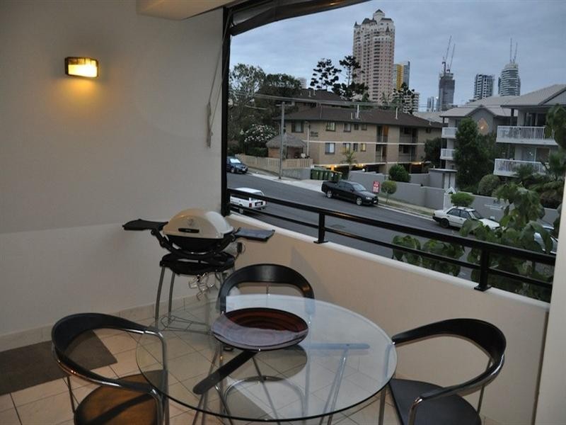 3/9 Rosewood Avenue, Broadbeach QLD 4218