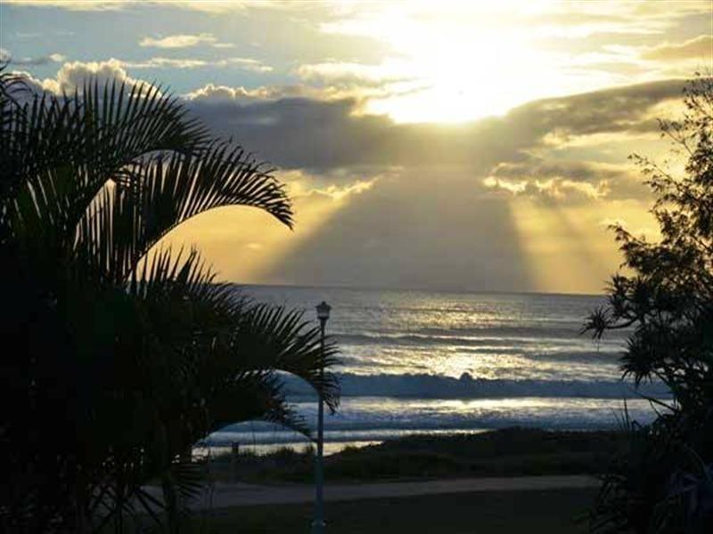 211/98 Marine Parade ” Sandrift Apartments”, Miami QLD 4220