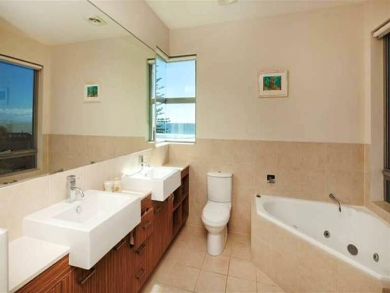 1/4 Ninth Avenue, Palm Beach QLD 4221