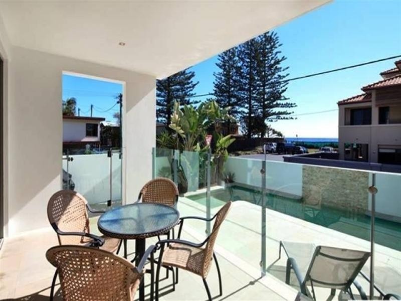 1/4 Ninth Avenue, Palm Beach QLD 4221