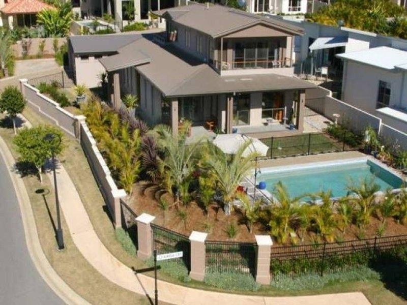 2 Auriga Court, Robina QLD 4226