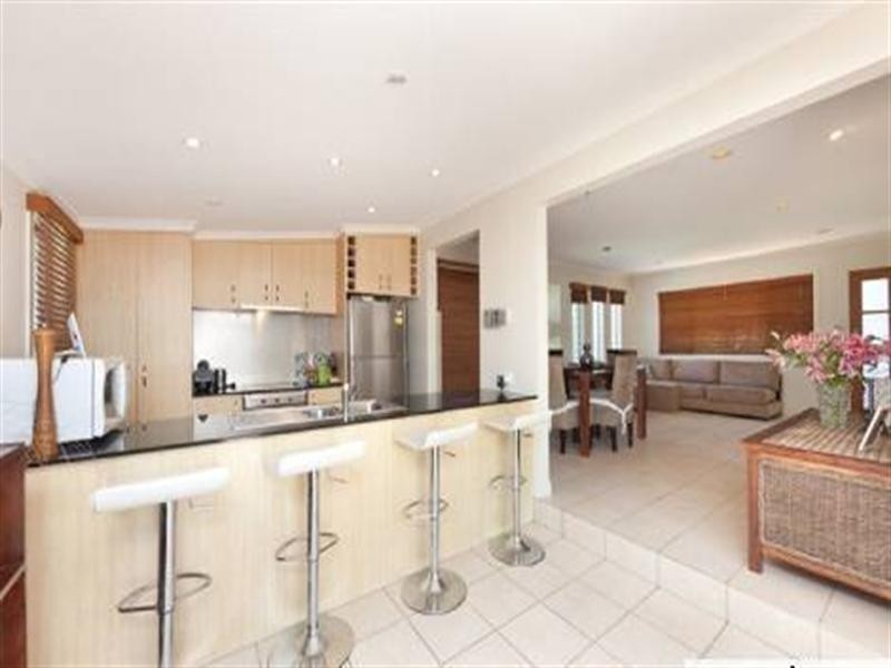 11 Raymond Avenue, Bundall QLD 4217