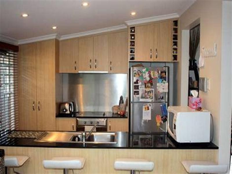 11 Raymond Avenue, Bundall QLD 4217