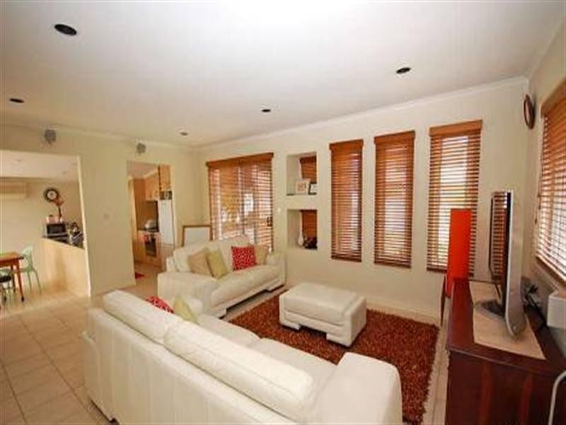 11 Raymond Avenue, Bundall QLD 4217