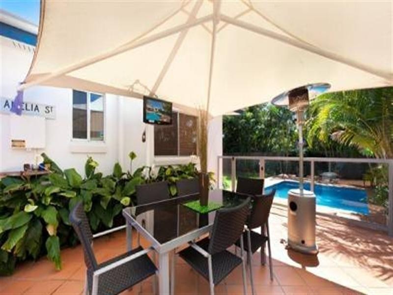 11 Raymond Avenue, Bundall QLD 4217