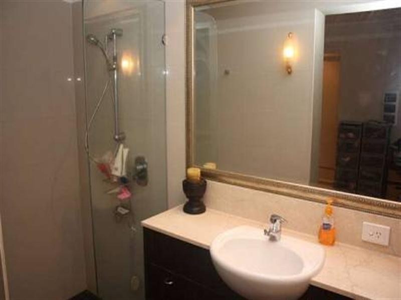 11 Raymond Avenue, Bundall QLD 4217