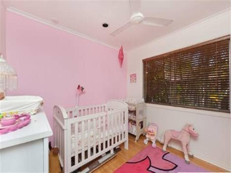 11 Raymond Avenue, Bundall QLD 4217