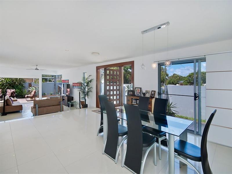 26 Vatakoula Parade, Mermaid Waters QLD 4218