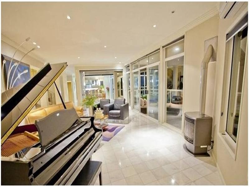 398 Benowa Road, Benowa Waters QLD 4217