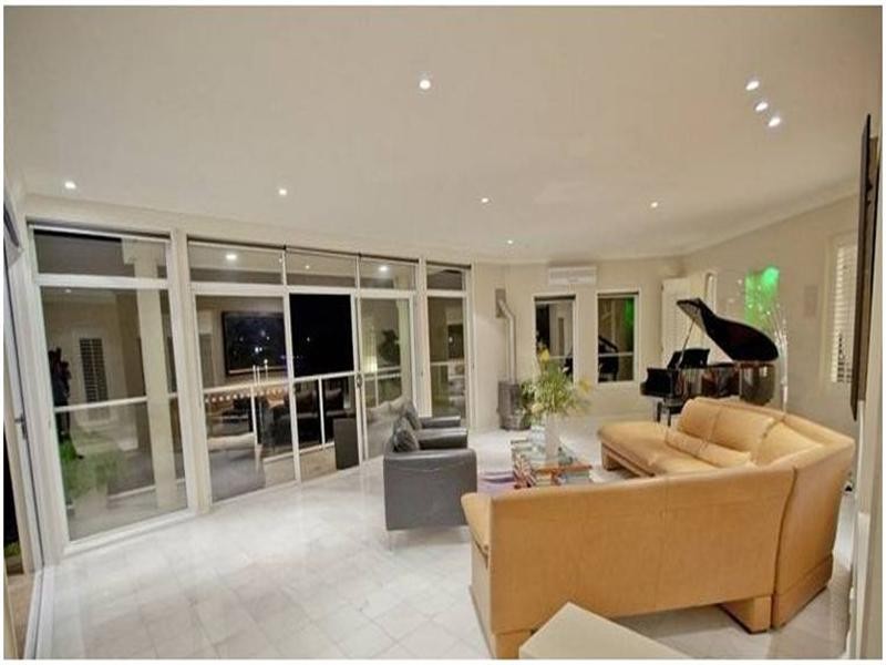 398 Benowa Road, Benowa Waters QLD 4217