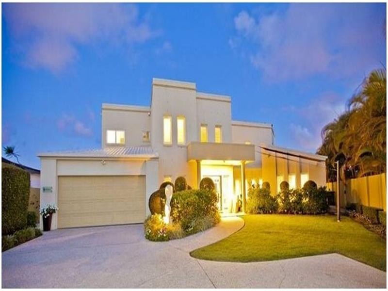 398 Benowa Road, Benowa Waters QLD 4217