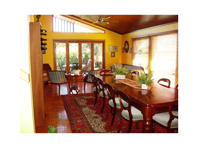 31 Albicore Street, Mermaid Waters QLD 4218