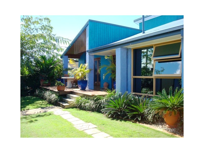 31 Albicore Street, Mermaid Waters QLD 4218