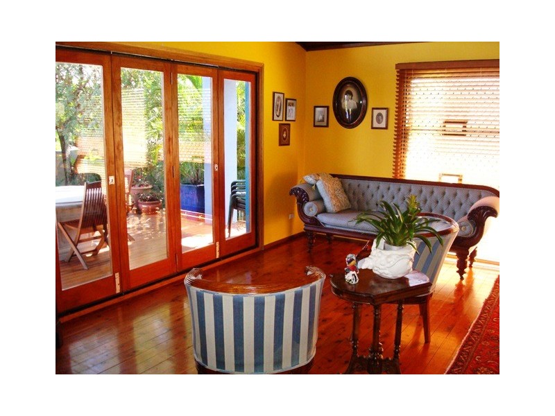 31 Albicore Street, Mermaid Waters QLD 4218