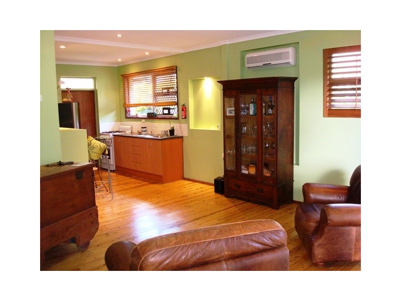 31 Albicore Street, Mermaid Waters QLD 4218