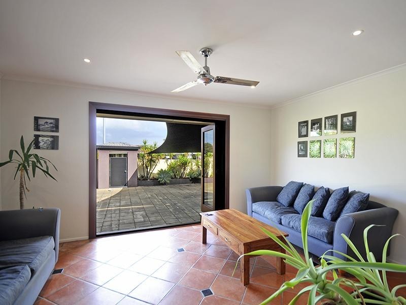 1 Avanti Street, Mermaid Waters QLD 4218