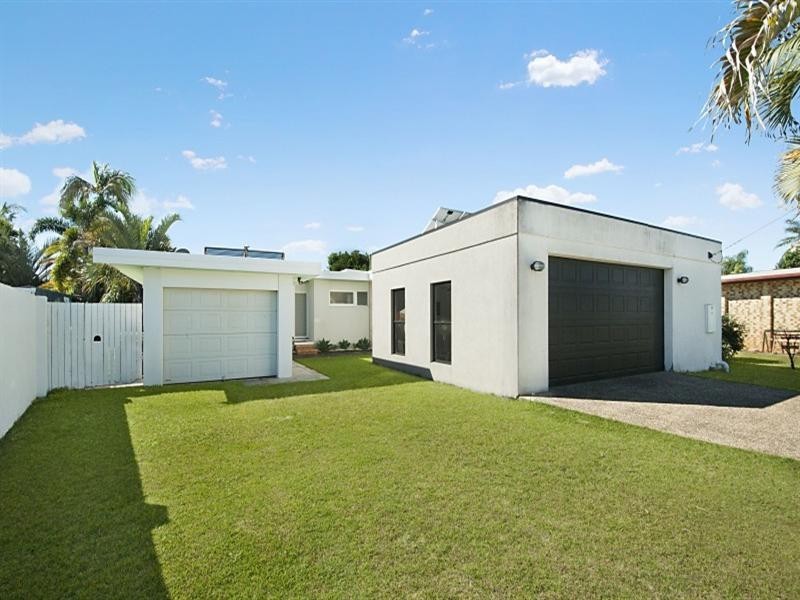 26 Naranga Avenue, Broadbeach Waters QLD 4218