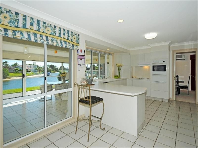 24 Cocos Crescent, Broadbeach Waters QLD 4218