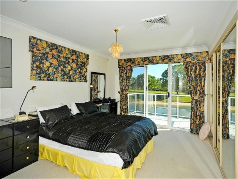 24 Cocos Crescent, Broadbeach Waters QLD 4218